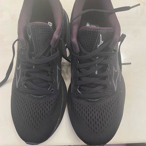 Mizuno Women’s Wave Rider running shoe - black